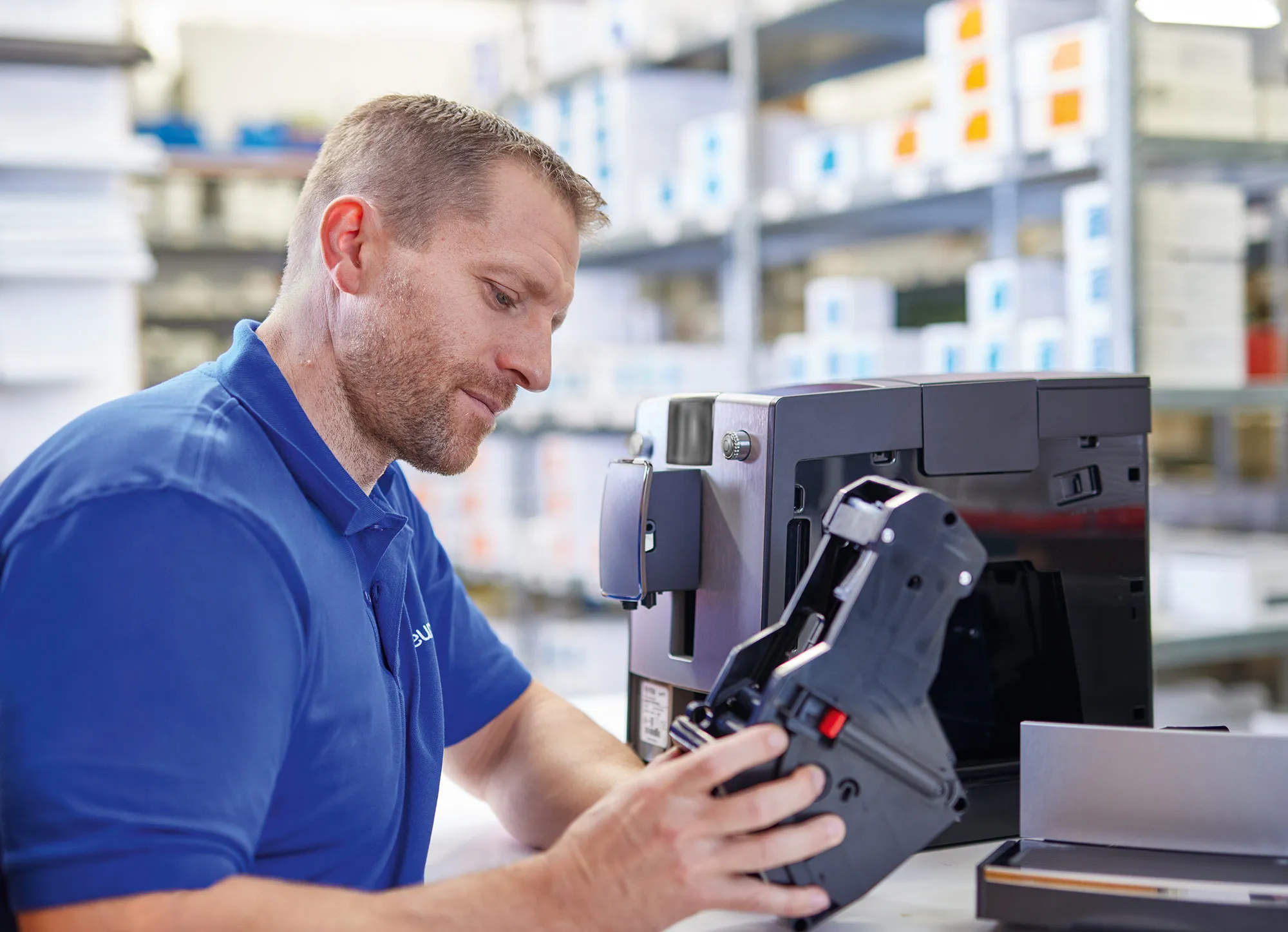 Fachgerechte Reparatur und Wartung eines Kaffeevollautomaten